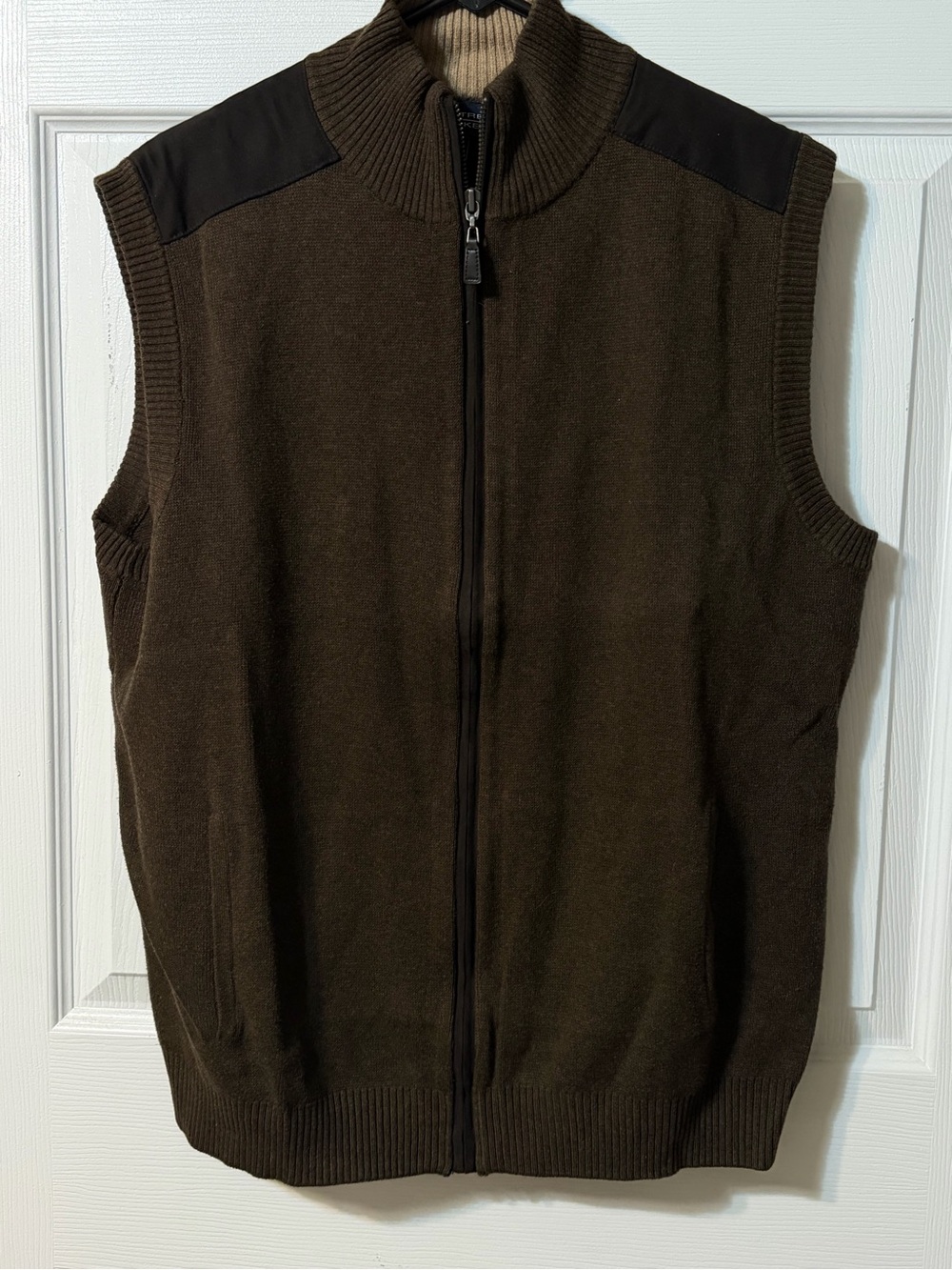 Roundtree & Yorke Dark Brown Zip-Up Sleeveless Sweater Vest